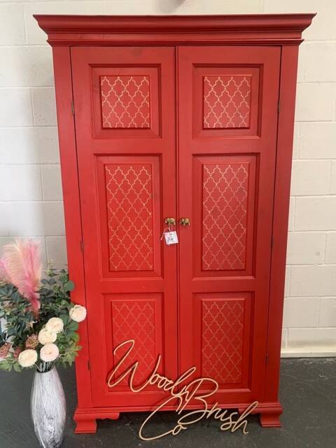 stunning Red Wardrobe With Gold Moroccan Pattern - image 1