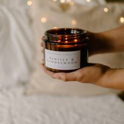 Vanilla & Sandalwood Luxury Amber Glass Candle. Handmade, Soy Wax, Eco Friendly, Vegan - thumbnail 2