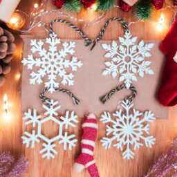 Snowflake Ornament Set Lightweight Christmas Tree Decor, Unique Winter Gift - thumbnail 1