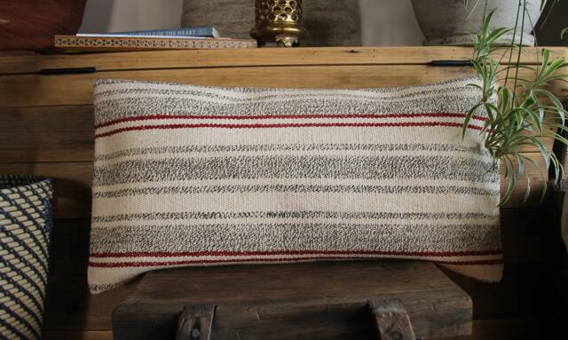 Handwoven Lumbar Kilim Pillow Cover - Vintage Turkish Cushion - 12x24In - image 1