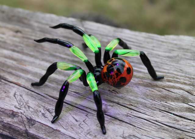 Uranium Tarantula Glass Spider Surprise Vaseline Figurine Uv Hand Blown - image 1