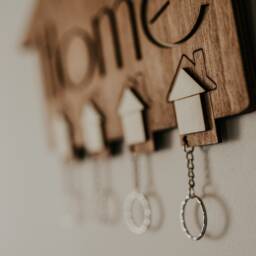 Personalized Wood Key Holder, Farmhouse Home Decor, New Gift - thumbnail 4