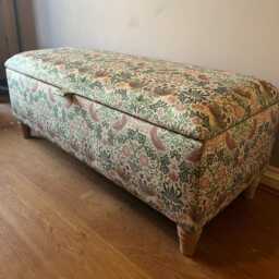 William Morris Ottoman Footstool Handmade Storage Box With Legs - thumbnail 2