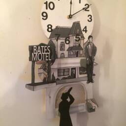 Alfred Hitchcock's Psycho 3D Pendulum Clock With Shower Scene Janet Leigh - thumbnail 2
