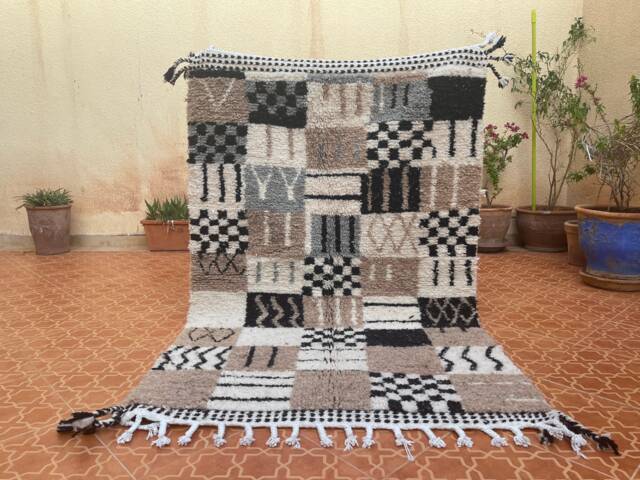 Moroccan Berber Wool Rug Geometric Checkered Design - 3.51 X 5.51 Ft - image 1