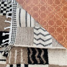 Moroccan Berber Wool Rug Geometric Checkered Design - 3.51 X 5.51 Ft - thumbnail 4