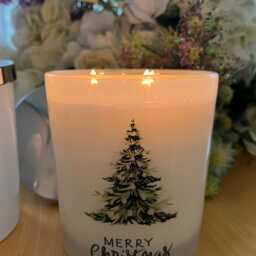 "Large 3-Wick Christmas Candle - Soy Wax, ""Merry Christmas"" Or ""Mistletoe Kisses" - thumbnail 3