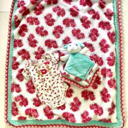 Betsey Johnson Vintage Rose Crochet Baby Blanket & Puppy Lovey Set - thumbnail 4