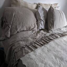 Linen Sheets Set With Ruffles. 4 Pieces-Flat Ruffled Top Sheet, Fitted Sheet & Two Pillowcases. Made By Mooshop.36 - thumbnail 4