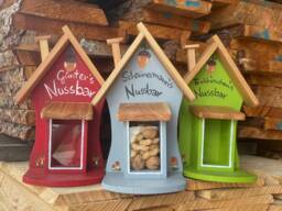 Hanging & Colorful Squirrel Feeder - Customizable Original Bird Villa
