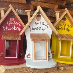 Hanging & Colorful Squirrel Feeder - Customizable Original Bird Villa - thumbnail 2