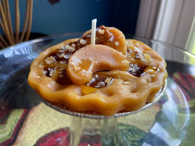 Apple Tart Candle Featuring Green Leaf Or Streusel & Cinnamon - image 1