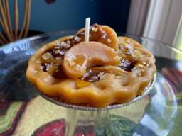 Apple Tart Candle Featuring Green Leaf Or Streusel & Cinnamon - thumbnail 1