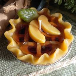 Apple Tart Candle Featuring Green Leaf Or Streusel & Cinnamon - thumbnail 2