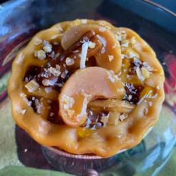 Apple Tart Candle Featuring Green Leaf Or Streusel & Cinnamon - thumbnail 3