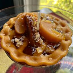 Apple Tart Candle Featuring Green Leaf Or Streusel & Cinnamon - thumbnail 4
