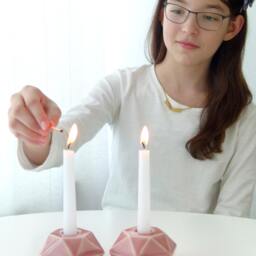 Geometric Candlesticks, Modern Bat-Mitzvah, Pink Ceramic Candle Holders, Pair Of Shabbat Made in Israel - thumbnail 3