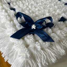 White Baby Pom Blanket With Navy Ribbons - thumbnail 3
