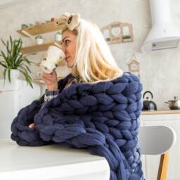 Chunky Knitted Throw Blanket, Wool Bedspread , Arm Knit Blanket For Mom - thumbnail 2