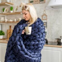 Chunky Knitted Throw Blanket, Wool Bedspread , Arm Knit Blanket For Mom - thumbnail 3