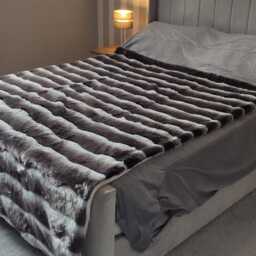 Luxury Faux Chinchilla Throw Cream Lining, Handmade - thumbnail 2
