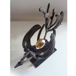 Horseshoe Chicken Sculpture With Golden Egg, Recycled Metal Rooster Art - thumbnail 2