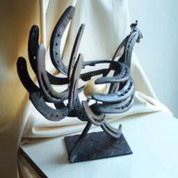 Horseshoe Chicken Sculpture With Golden Egg, Recycled Metal Rooster Art - thumbnail 4