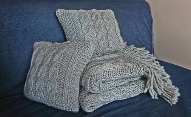 Chunky Cable Knit Pillow - Braided Wool Gray Throw - image 1