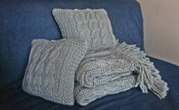 Chunky Cable Knit Pillow - Braided Wool Gray Throw - thumbnail 1
