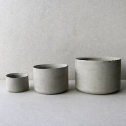 Minimalist Round Concrete Planter - Succulent & Cactus Pot - thumbnail 4