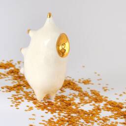 "Ceramic Alien Figure in White Clay With Real Gold Details, ""Spikes" - thumbnail 4