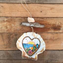 Low Tide Seashell & Driftwood Wall Decor - Hanging Scallop Shell in Gift Box. Hand Drawn Sunsetting Over Brighton Beach Huts - thumbnail 2