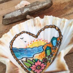 Low Tide Seashell & Driftwood Wall Decor - Hanging Scallop Shell in Gift Box. Hand Drawn Sunsetting Over Brighton Beach Huts - thumbnail 3