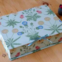 William Morris Box File Handmade A4 Office Storage, Daisy Design - thumbnail 3