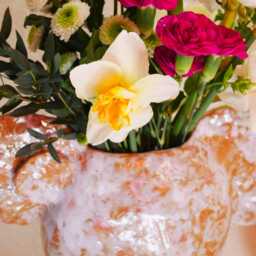 "Handcrafted Ceramic Vase in Brown, White, & Pink With Carnations ""Exquis" - thumbnail 2