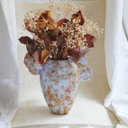 "Handcrafted Ceramic Vase in Brown, White, & Pink With Carnations ""Exquis" - thumbnail 3