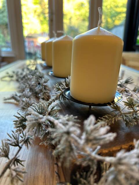 Rustic Wood X4 Pillar Candle Table Decoration - Jacobean - Brown - image 1