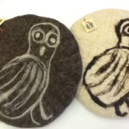Handfelted Seat Cushion With An Owl For Chairs, Benches, Floors - thumbnail 3