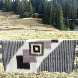 Handmade Wool Blanket Carpathian Hutsul Lizhnyk Throw - 200x145cm - thumbnail 4