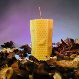 Honeycomb Hexagonal Pillar Candle - thumbnail 2