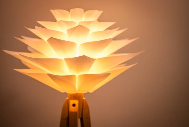 Tripod Floor Lamp Retro 60 - 70S Design Flower - image 1