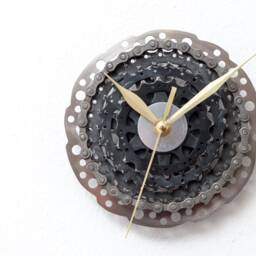 Handmade Clock For Wall Made Out Of Bike Gears & Sprockets, Steampunk Art Decor, Bicycle Cycling Husband Or Boyfriend - thumbnail 3