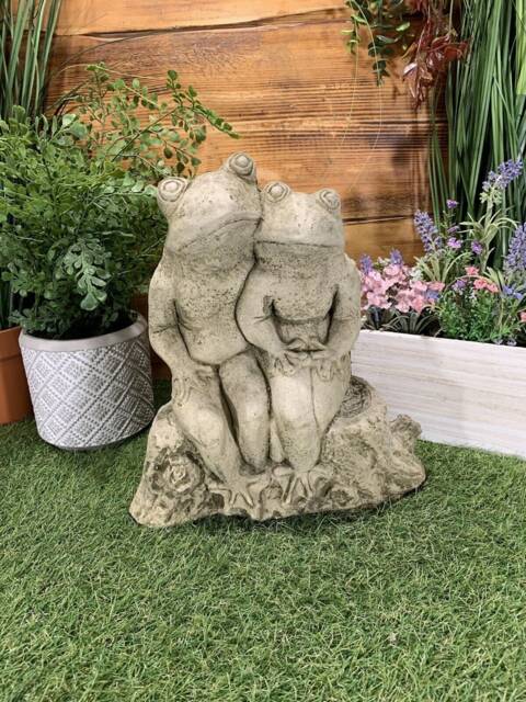 Stone Garden Pair Of Frogs Frog Toad On Log Statue Ornament - image 1