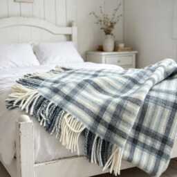 Blanket/Throw, 100% Pure New Wool, White, Sage Green, Sea Check, C/W Fringe Edge 140x185cms - thumbnail 3