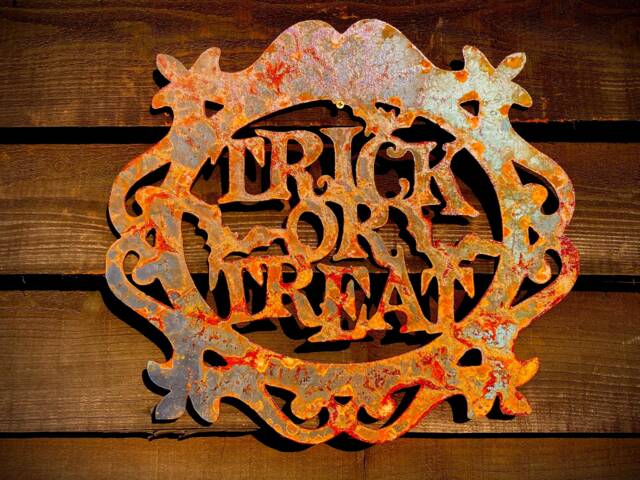 Exterior Rustic Trick Or Treat Sign Halloween Decoration Present Garden Wall House Art Shed Hanging Metal Gift