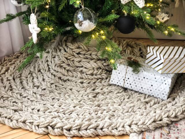 Chunky Knit Christmas Tree Skirt, Vintage Style, Handcrafted Wool Blend - image 1