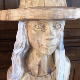 Woman in Hat - thumbnail 2