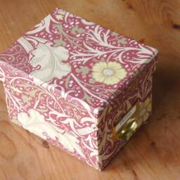 William Morris Photo Box Seaweed Russet Floral Design, Handmade in England - thumbnail 2