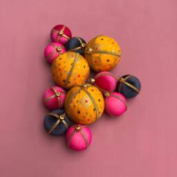 Handmade Bauble - Bauble Christmas Diwali Decor Mehendi Wedding Favour Tree Home Reuse Gift - thumbnail 1