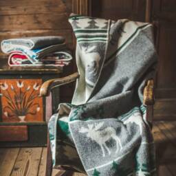 Christmas Deer Blanket Natural New Zealand Wool Reversible Throw - 130x200cm - thumbnail 3